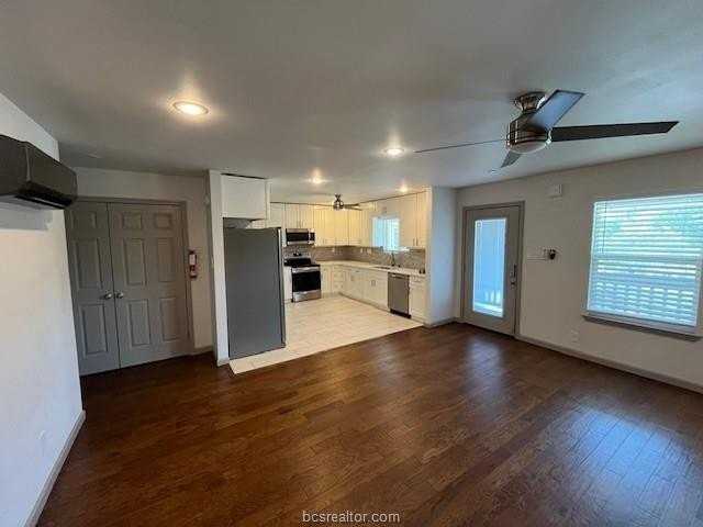 10328 N Dowling Rd - Photo 7 of 26