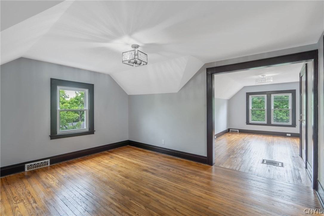 944 Bellevue Ave - Photo 6 of 15