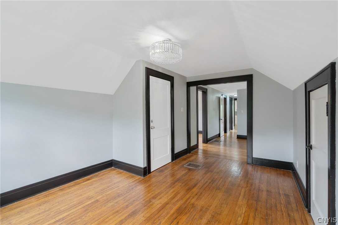 944 Bellevue Ave - Photo 7 of 15