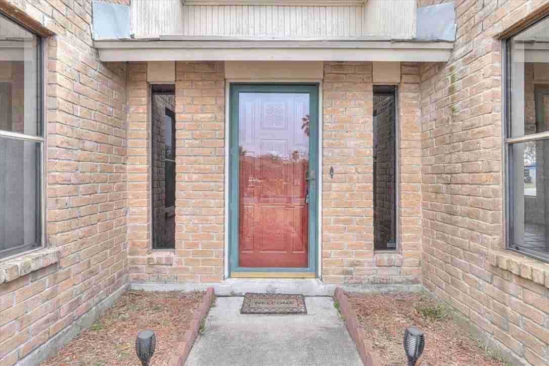 985 Crossbill St - Photo 2 of 40
