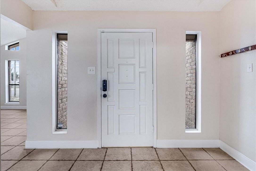 985 Crossbill St - Photo 3 of 40