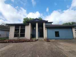 featured image of 5221 Cromwell Dr