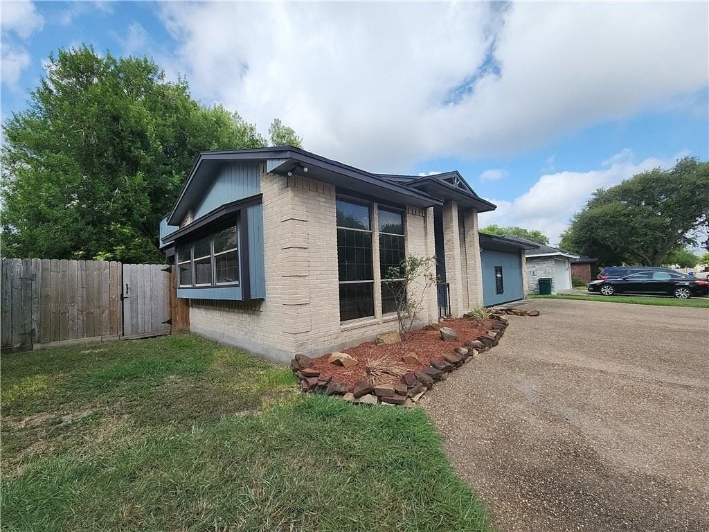 5221 Cromwell Dr - Photo 2 of 18