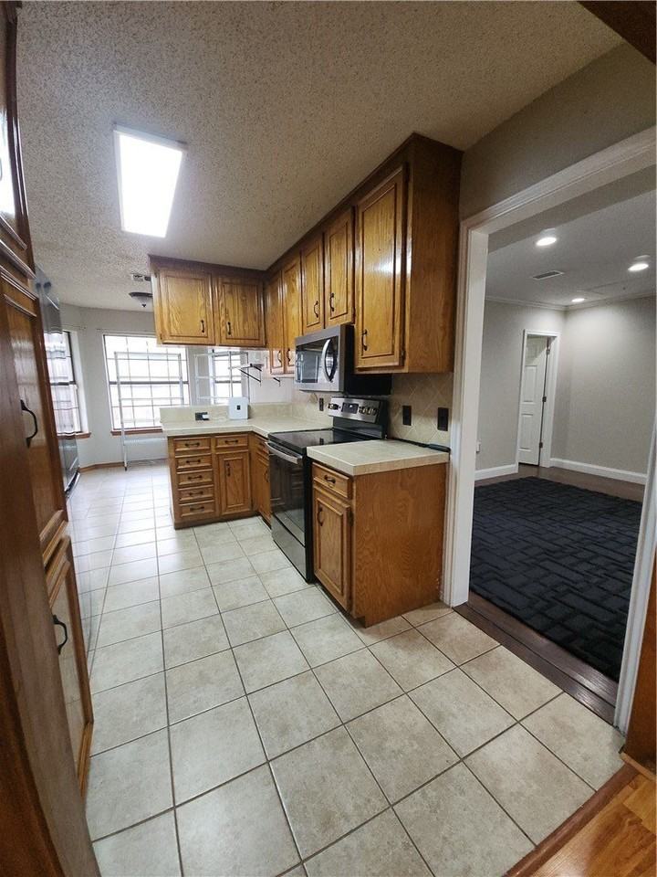 5221 Cromwell Dr - Photo 4 of 18