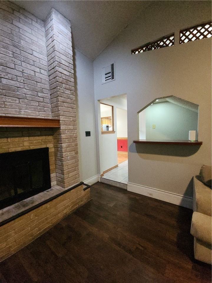5221 Cromwell Dr - Photo 5 of 18