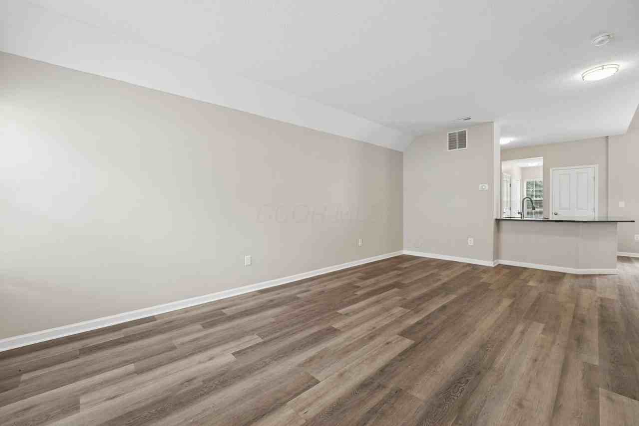 2033 River Rock Way - Photo 4 of 43