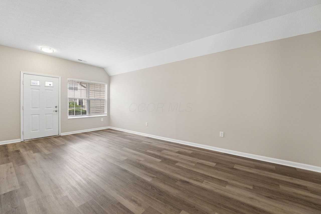 2033 River Rock Way - Photo 7 of 43