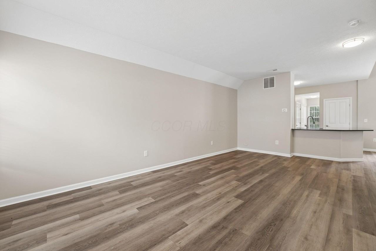 2045 River Rock Way - Photo 4 of 43