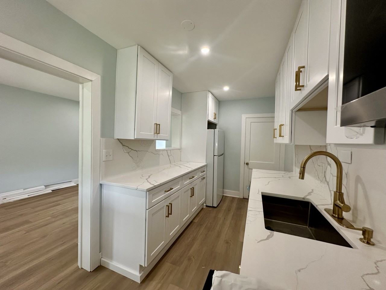 863 Bosley Ave - Photo 3 of 28