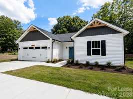 featured image of 216 E Phifer St