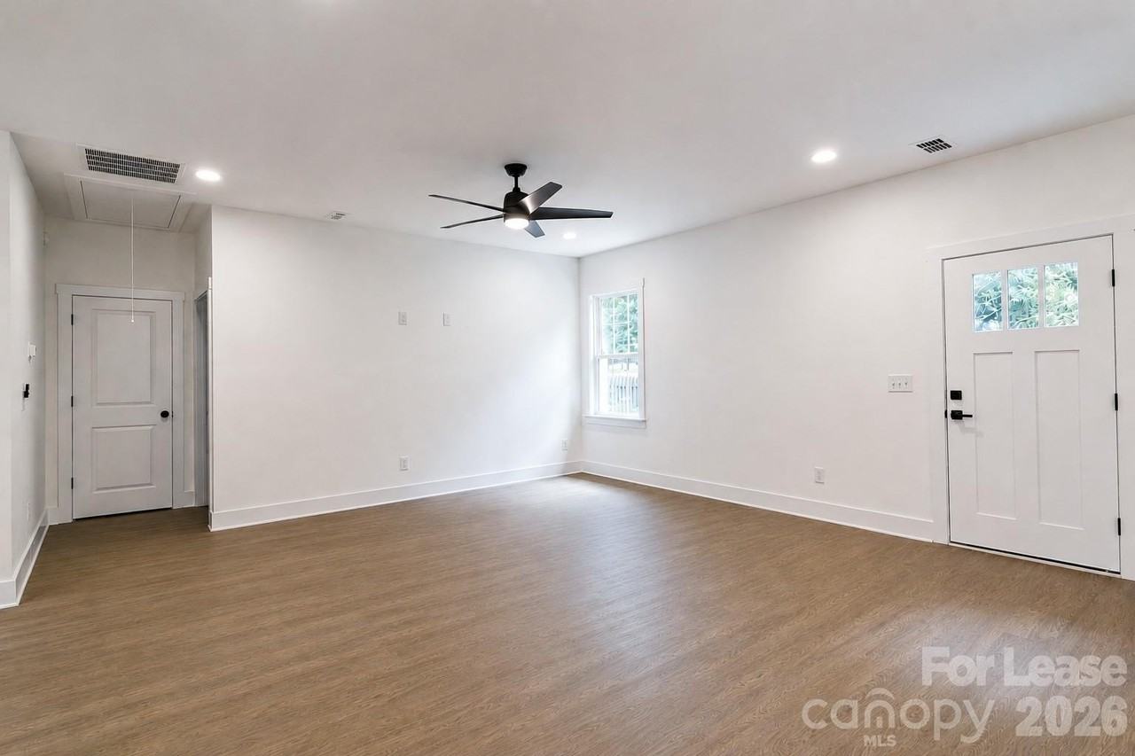 216 E Phifer St - Photo 4 of 21