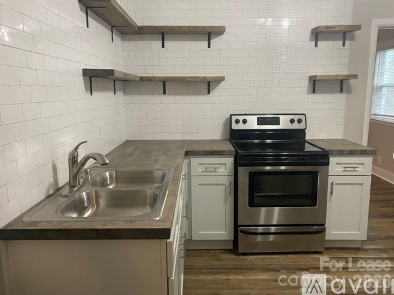 3128/3130 Ridge Avenue - Photo 4 of 12