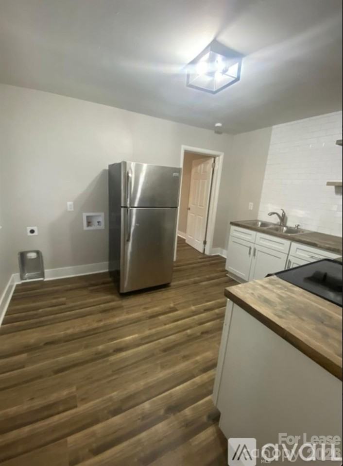 3128/3130 Ridge Avenue - Photo 5 of 12