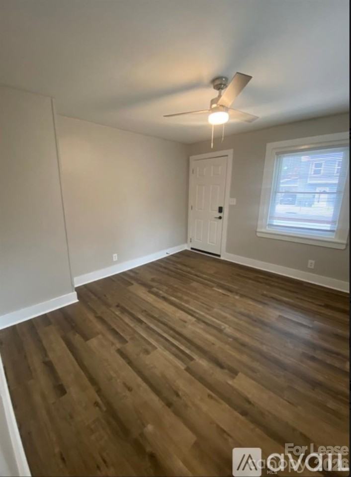 3128/3130 Ridge Avenue - Photo 6 of 12