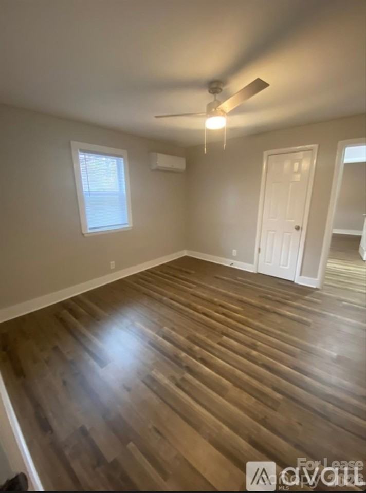 3128/3130 Ridge Avenue - Photo 7 of 12