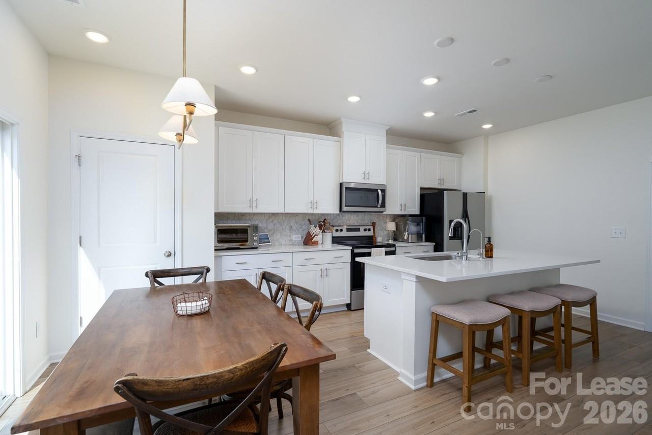 321 Fairchild Way - Photo 3 of 10