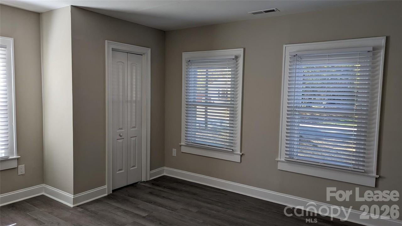156 S Sycamore St - Photo 7 of 22