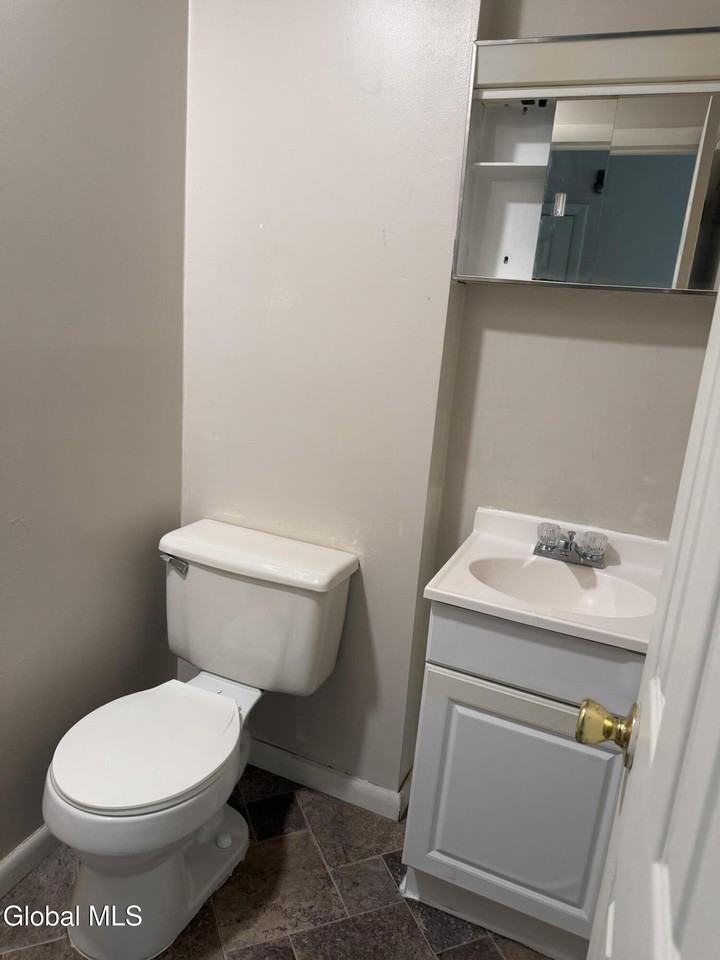 132 Broad St #4 - Photo 6 of 7