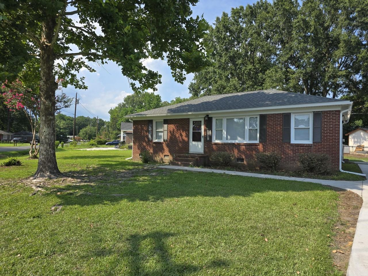 300 Mary Scott Dr - Photo 2 of 16