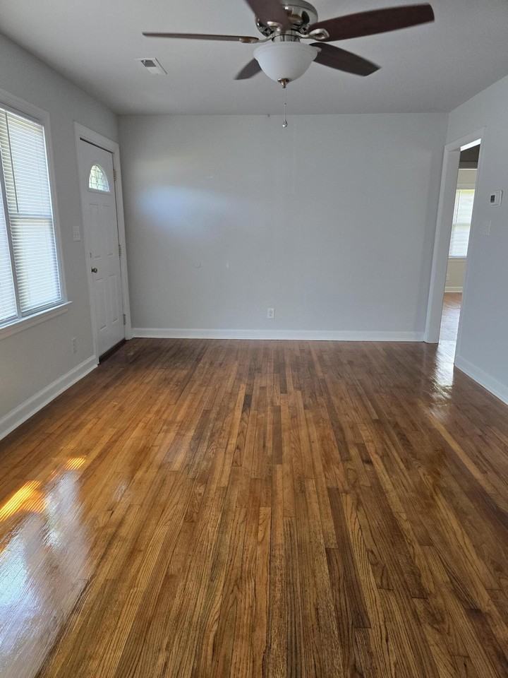 300 Mary Scott Dr - Photo 6 of 16