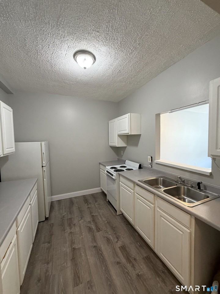 1064 Poquonnock Rd #5 - Photo 3 of 26