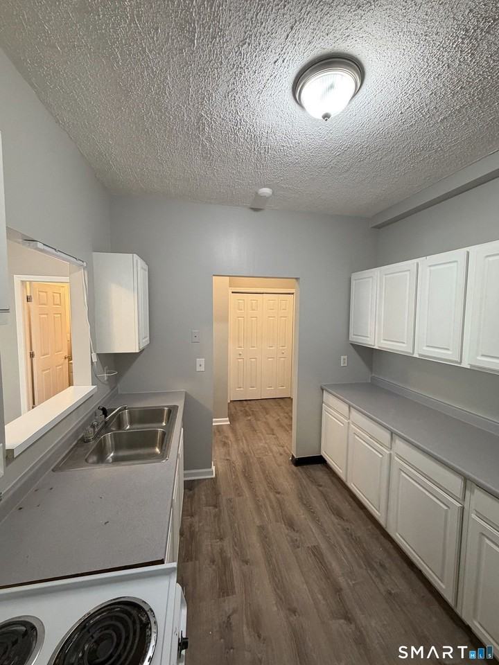 1064 Poquonnock Rd #5 - Photo 7 of 26