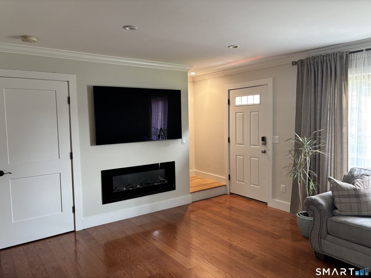 80 Lawn Ave #13 - Photo 3 of 17