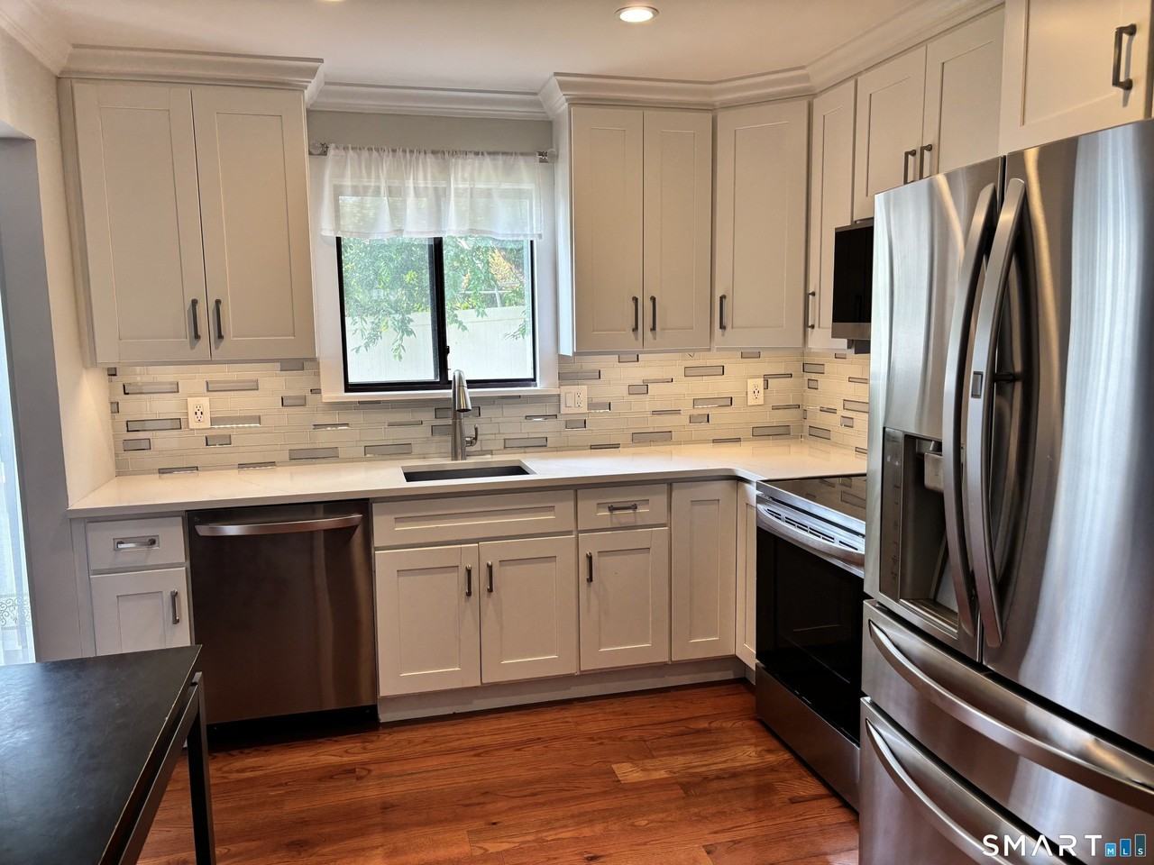 80 Lawn Ave #13 - Photo 4 of 17