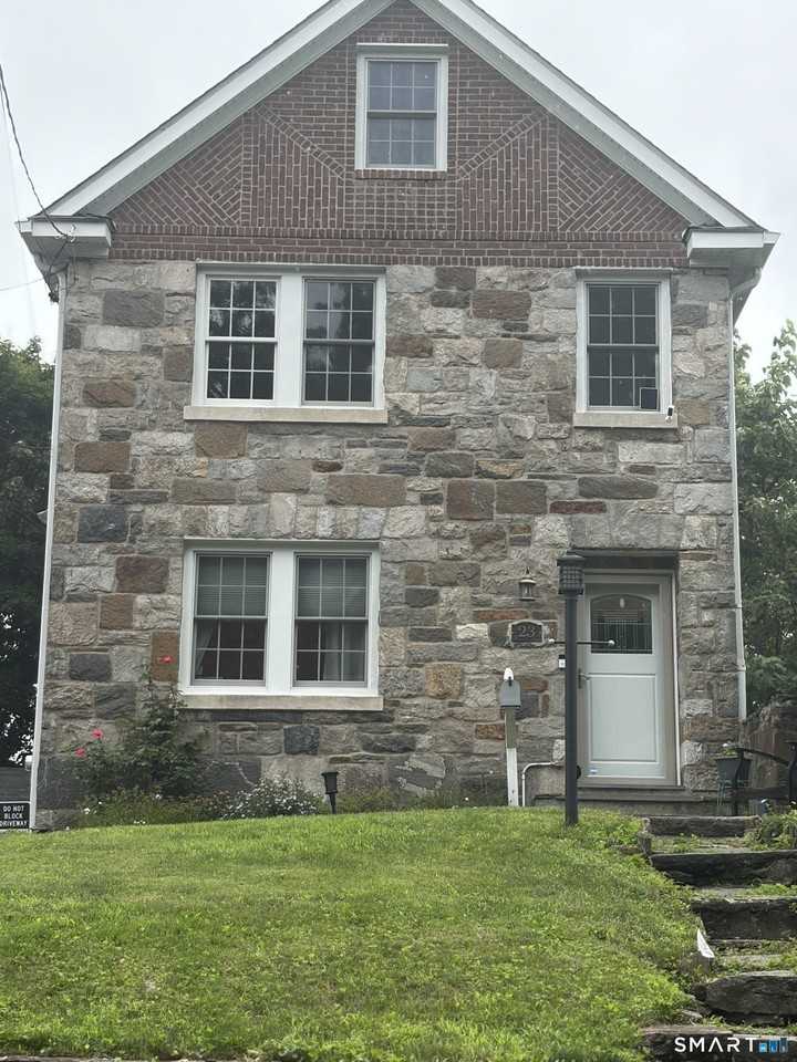 23 Locust St - Photo 2 of 12