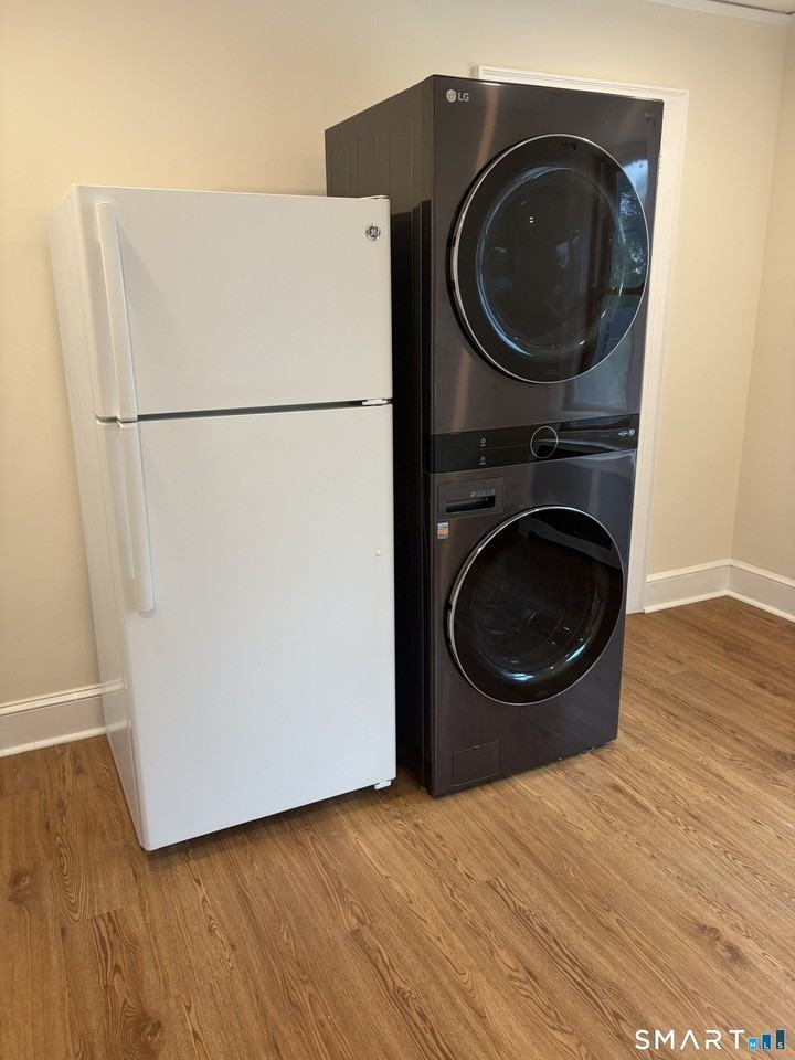 23 Locust St - Photo 6 of 12