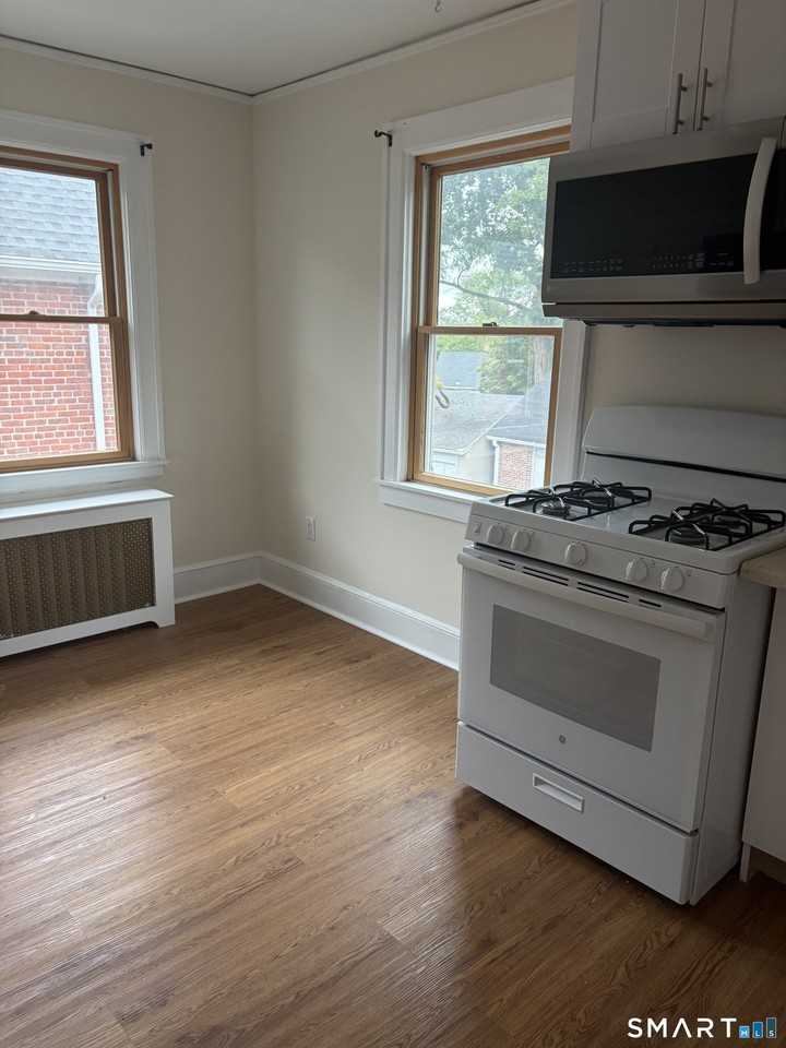 23 Locust St - Photo 7 of 12