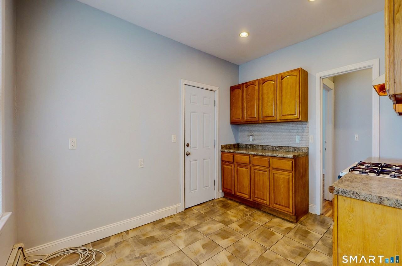 51 Mead St - Photo 4 of 11