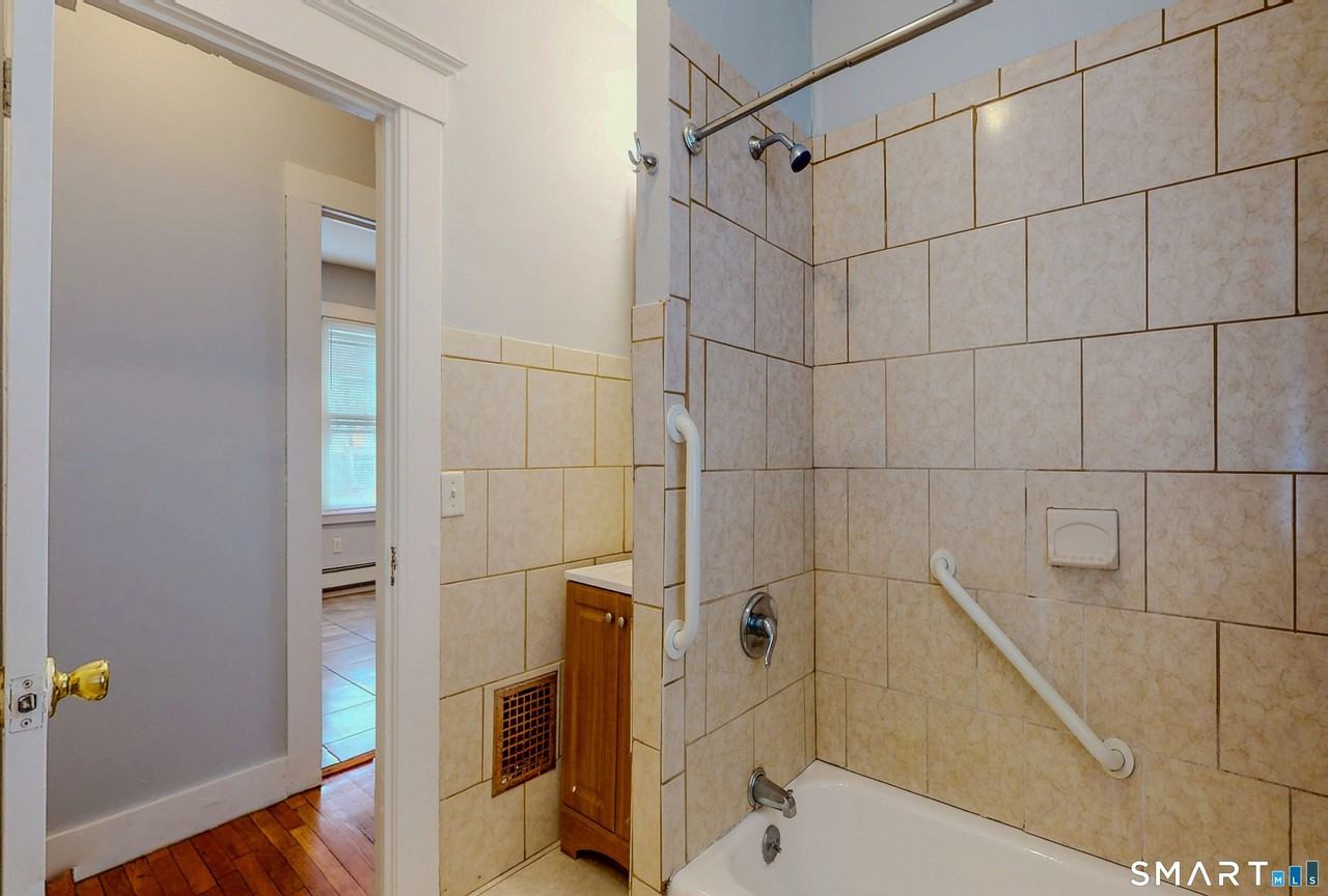 51 Mead St - Photo 5 of 11