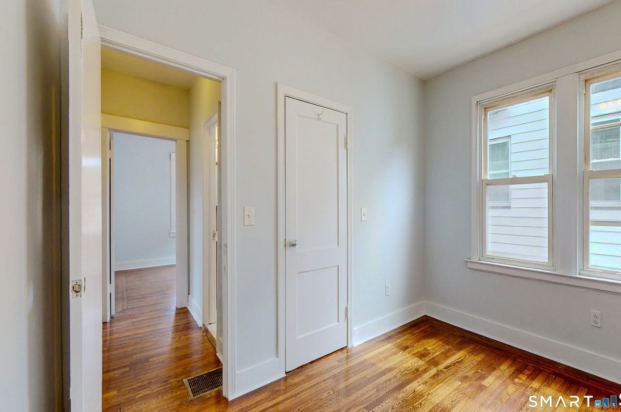 51 Mead St - Photo 6 of 11