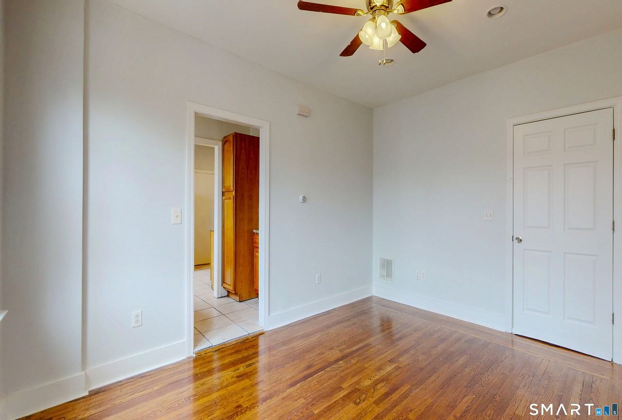 51 Mead St - Photo 7 of 11