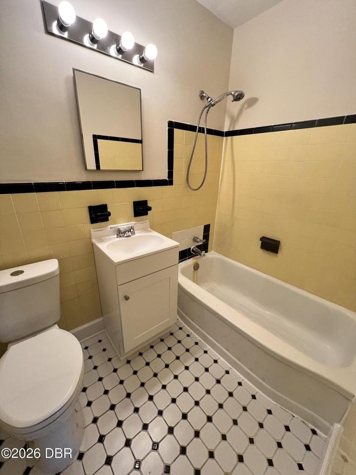 737 Florence St - Photo 4 of 10