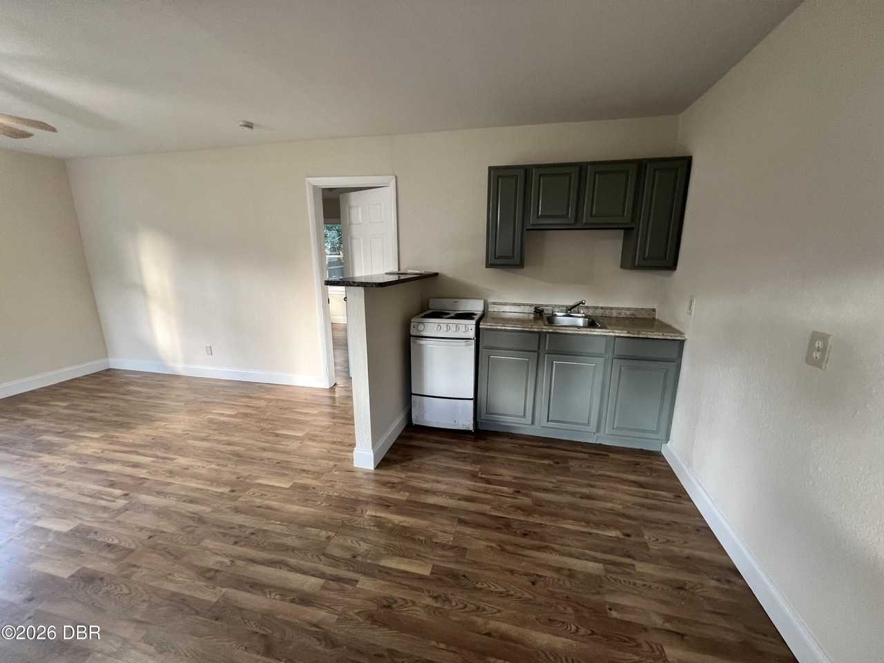 737 Florence St - Photo 7 of 10