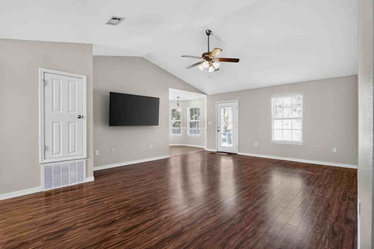 3151 Forrest Ave - Photo 5 of 28
