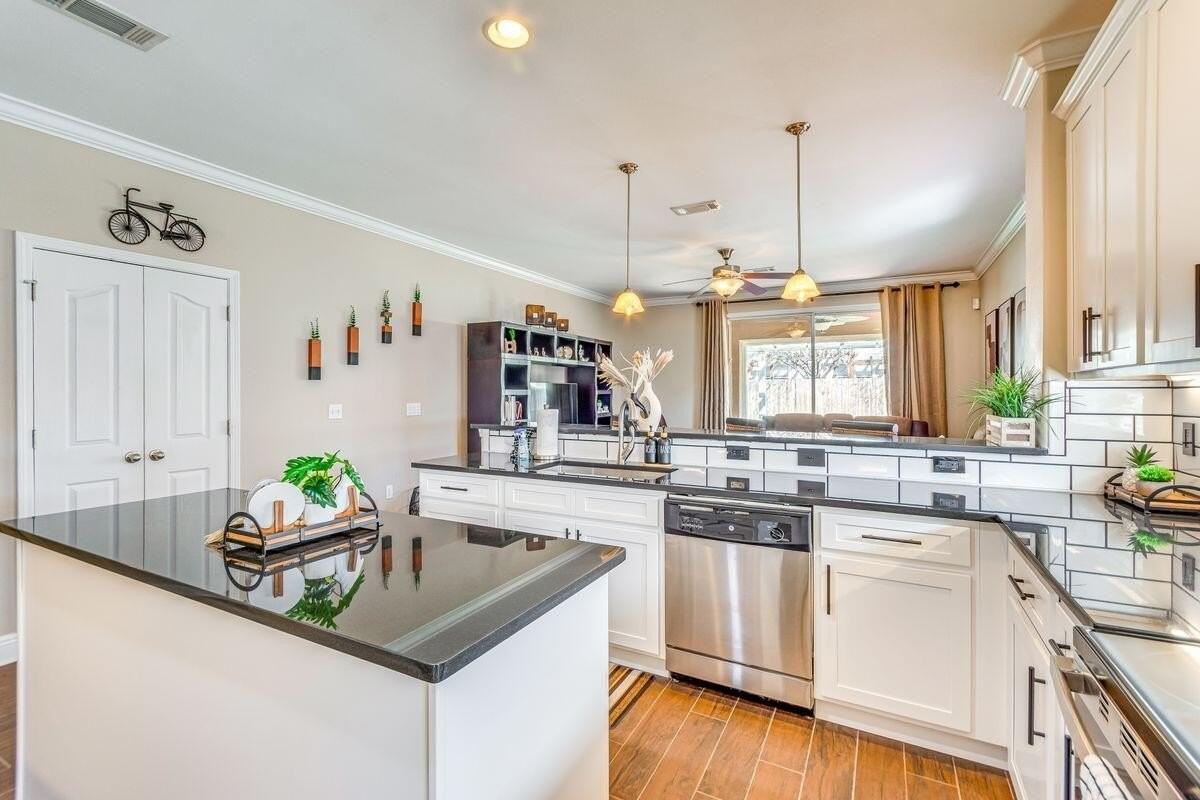 895 Solimar Way - Photo 7 of 23