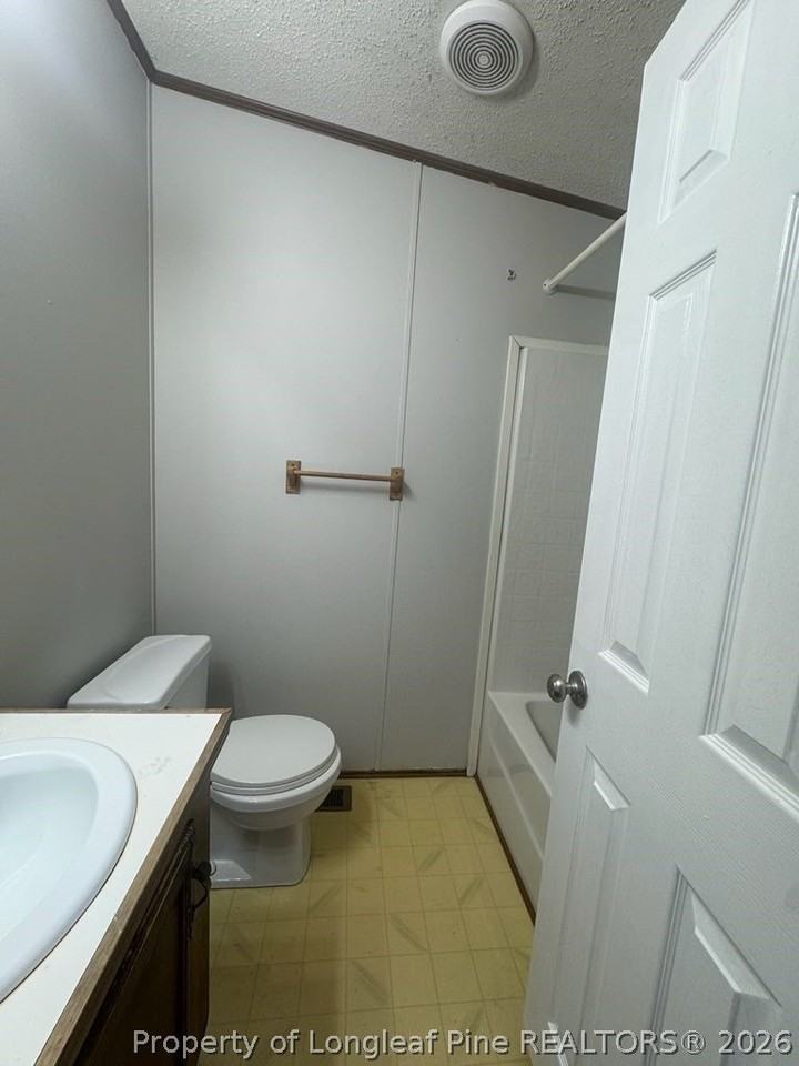 142 Oak St - Photo 6 of 6