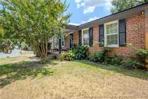 featured image of 3230 Periwinkle Dr