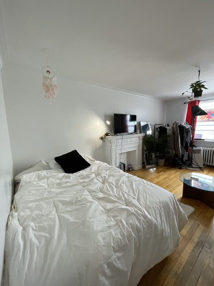 600 Laurier Avenue West #17 - Photo 3 of 9