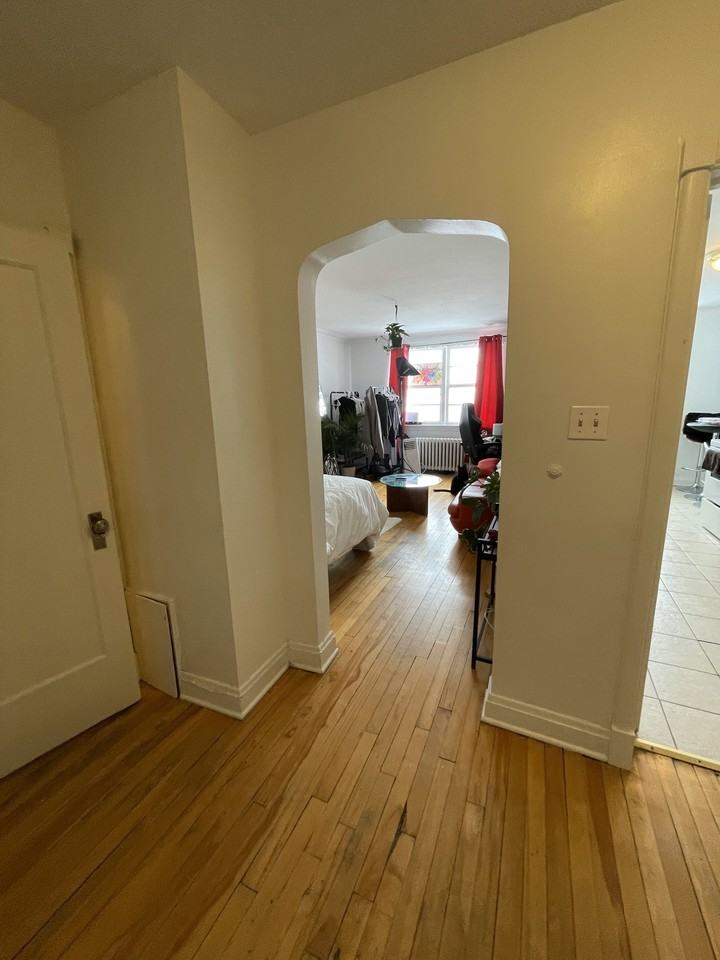 600 Laurier Avenue West #17 - Photo 4 of 9