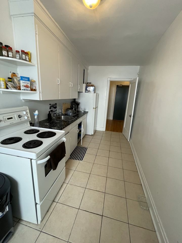 600 Laurier Avenue West #17 - Photo 7 of 9