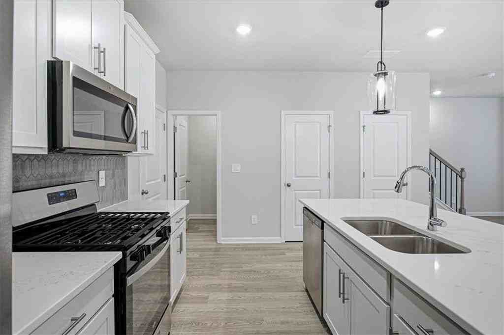2238 Ashton Dr - Photo 2 of 30