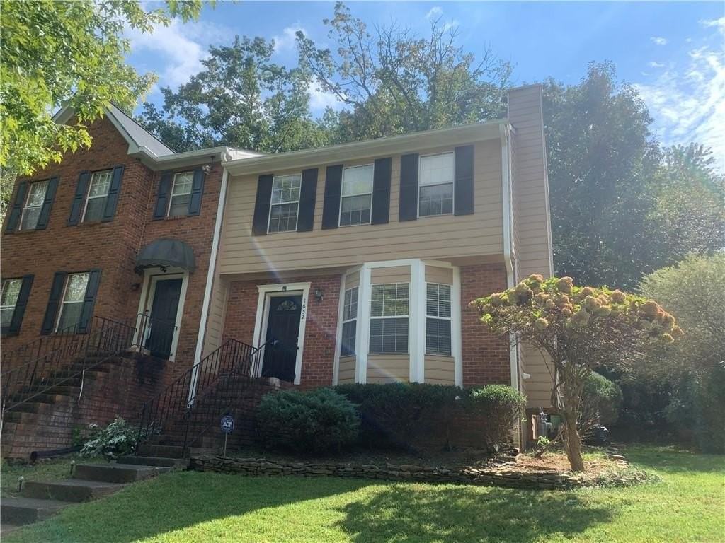 1652 Grist Mill Dr - Photo 2 of 17