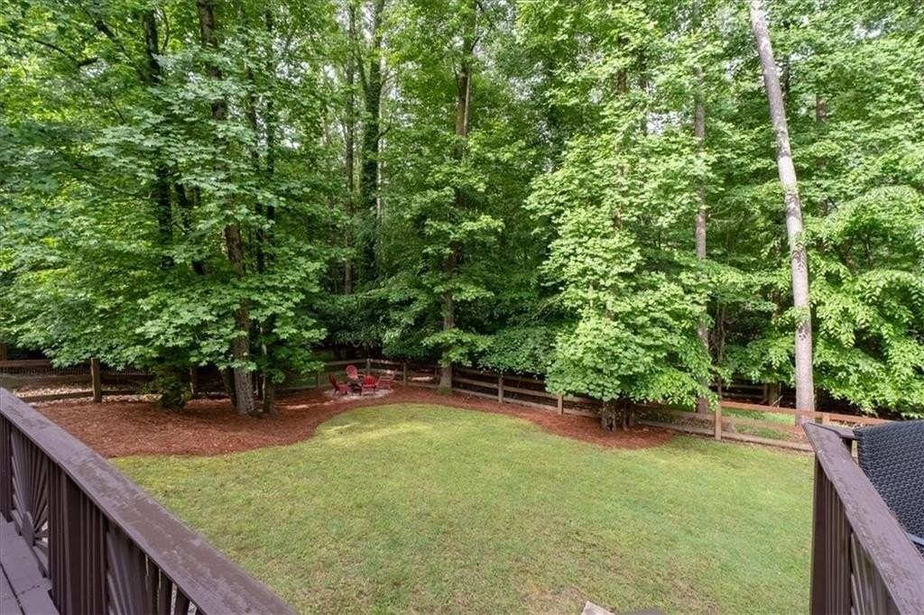 9470 Hillside Dr - Photo 3 of 36