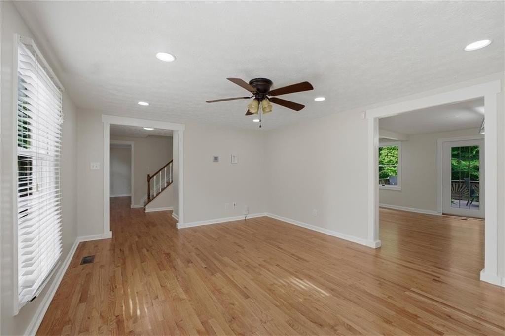 9470 Hillside Dr - Photo 6 of 36