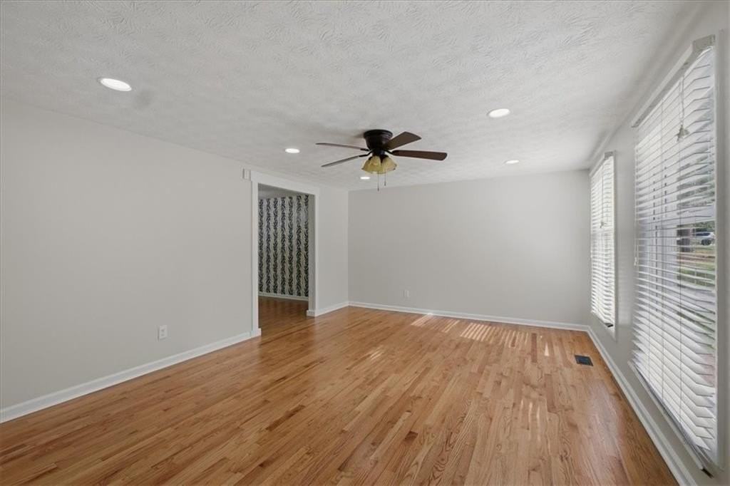 9470 Hillside Dr - Photo 7 of 36