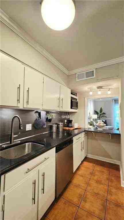 3119 Colonial Way #F - Photo 6 of 16